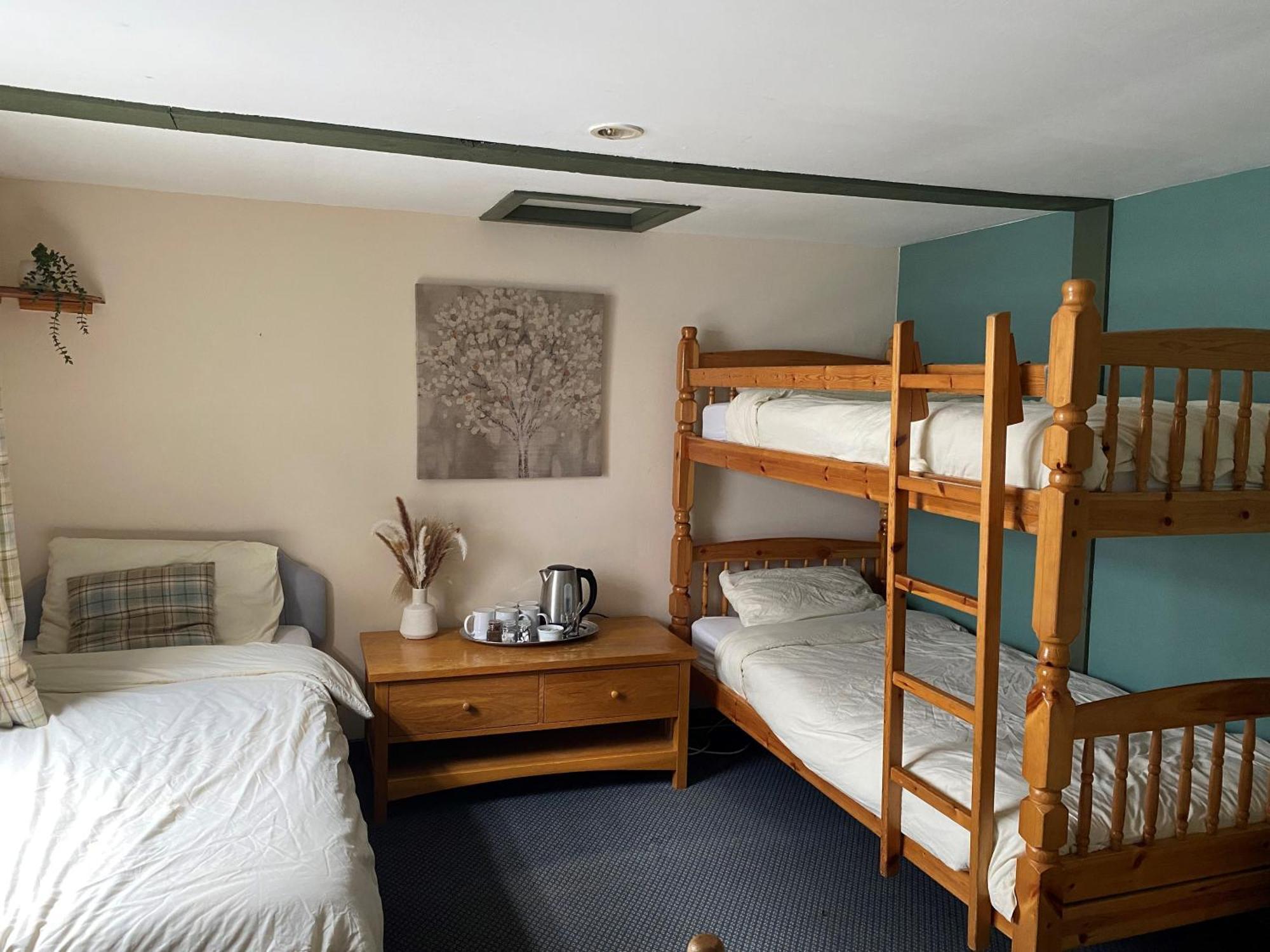 Loch Ness Backpackers Lodge Drumnadrochit Ngoại thất bức ảnh